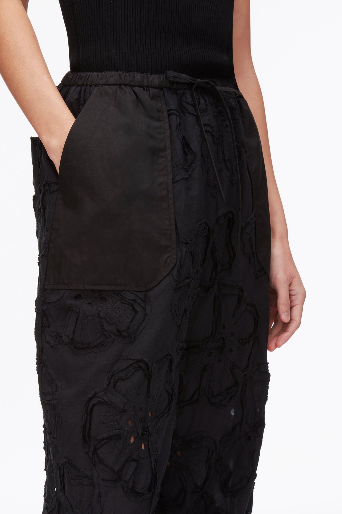 Embroidered Straight Leg Pull On Pants Black