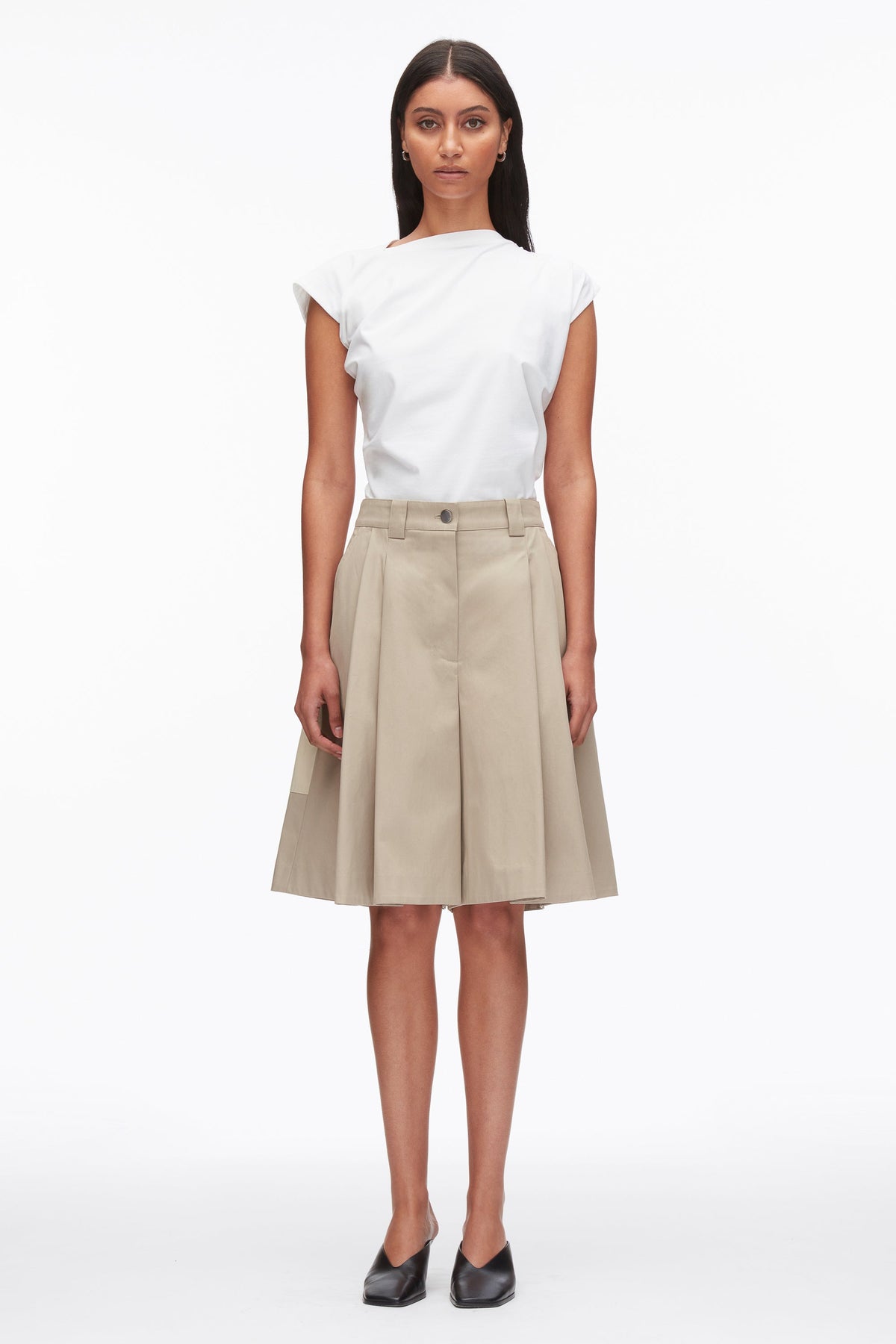 Two-Toned Wide Pleated Shorts Khaki-Birch