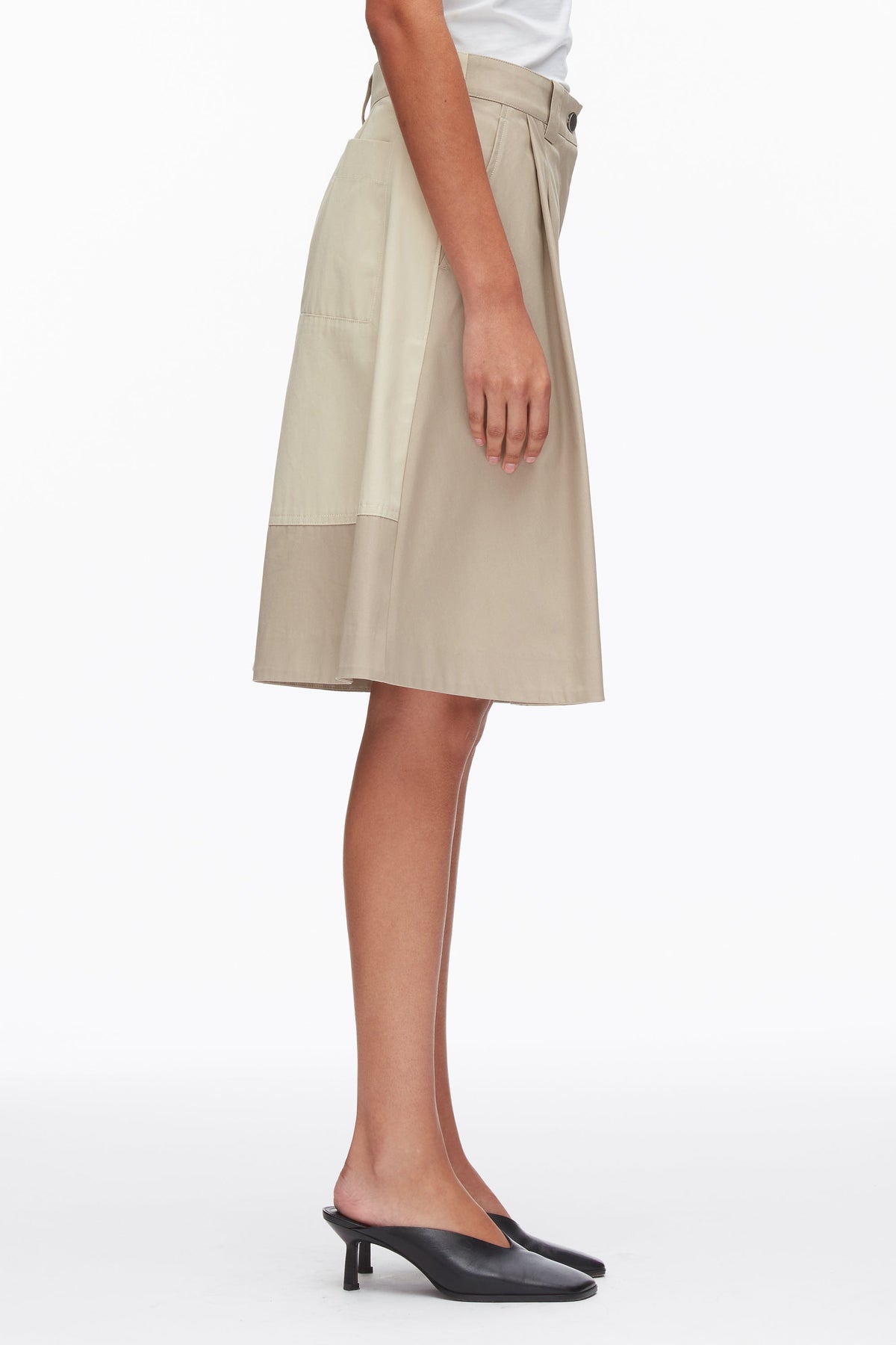Two-Toned Wide Pleated Shorts Khaki-Birch