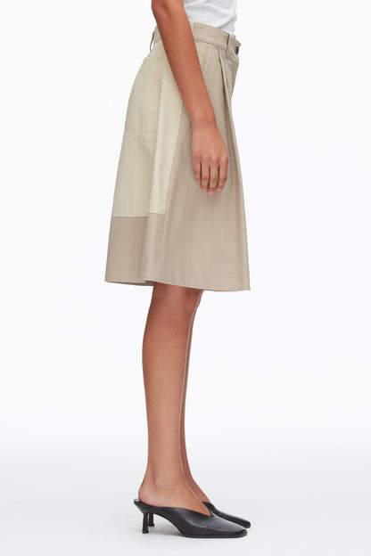 Two-Toned Wide Pleated Shorts Khaki-Birch