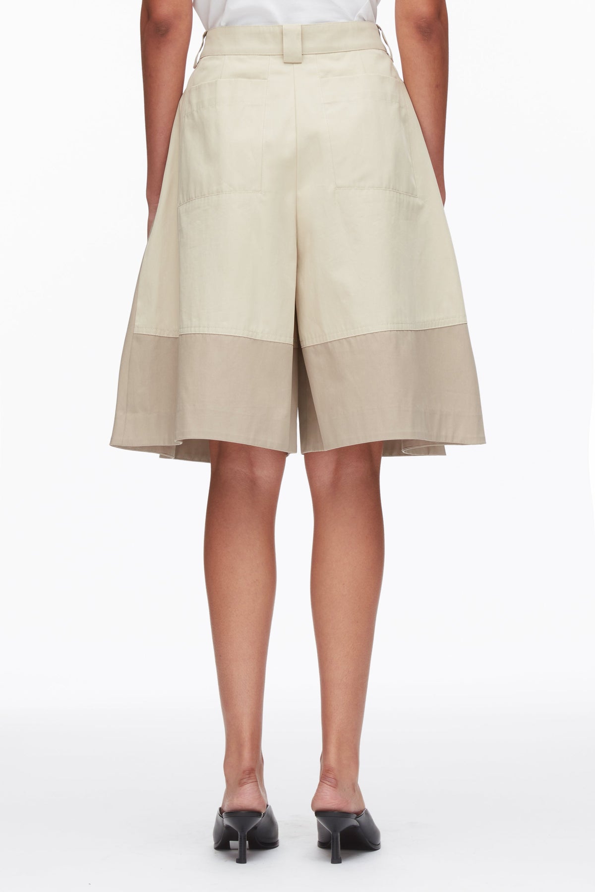 Two-Toned Wide Pleated Shorts Khaki-Birch