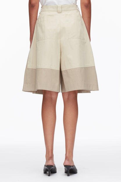 Two-Toned Wide Pleated Shorts Khaki-Birch