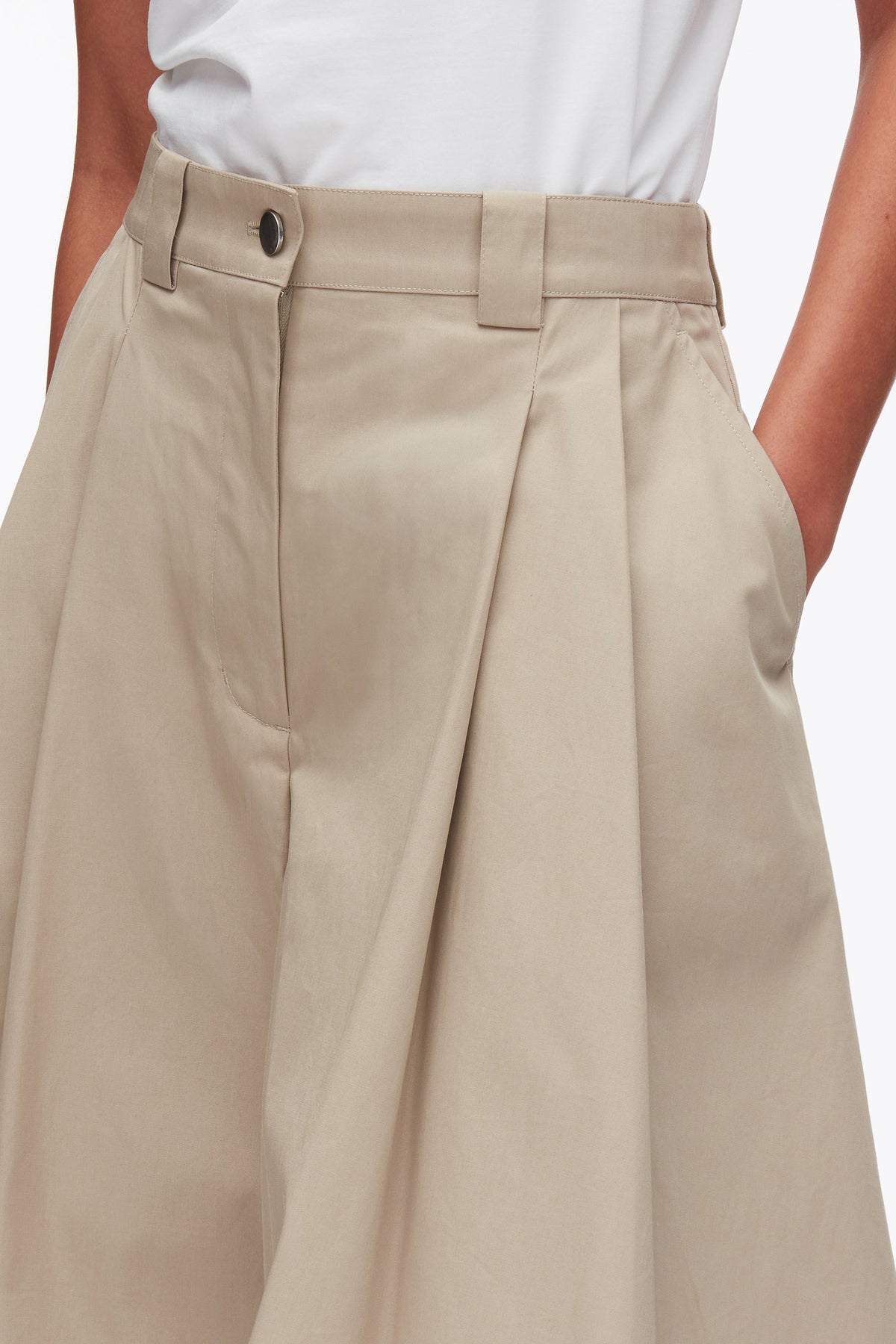 Two-Toned Wide Pleated Shorts Khaki-Birch